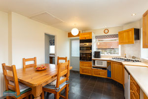 Kitchen / Breakfast Room- click for photo gallery